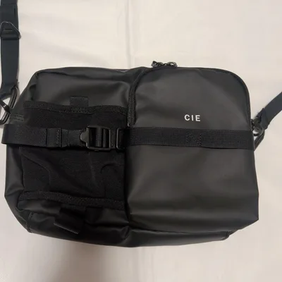 CIE - GRID3 BOTTLE SHOULDER BAG (M)