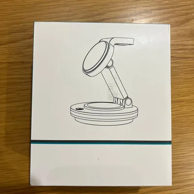 新品未使用 4 in 1 Magnetic Wireless Charger