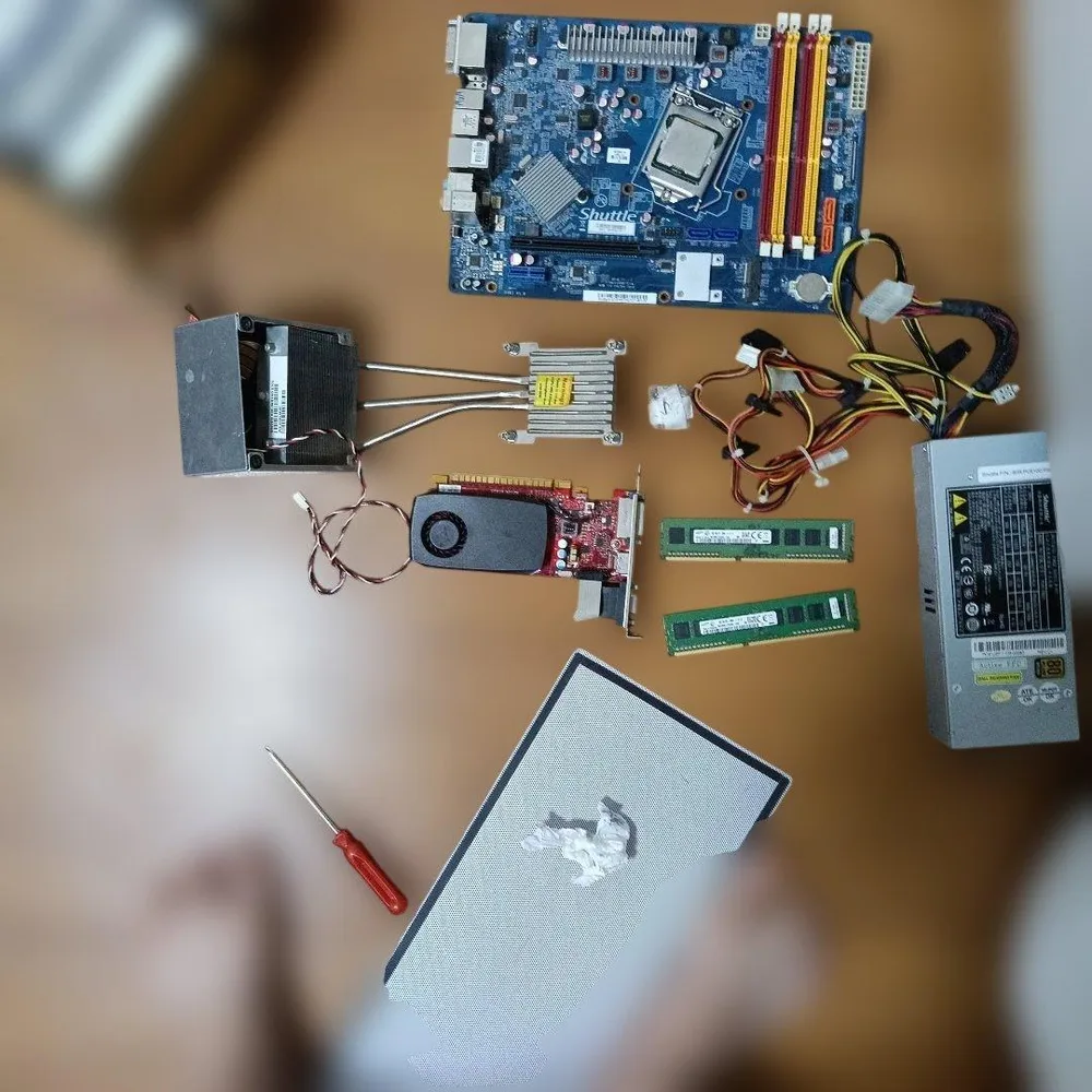 ジャンクパーツ詰め合わせ!Shuttle マザーボード メモリ、CPU、グラボ等