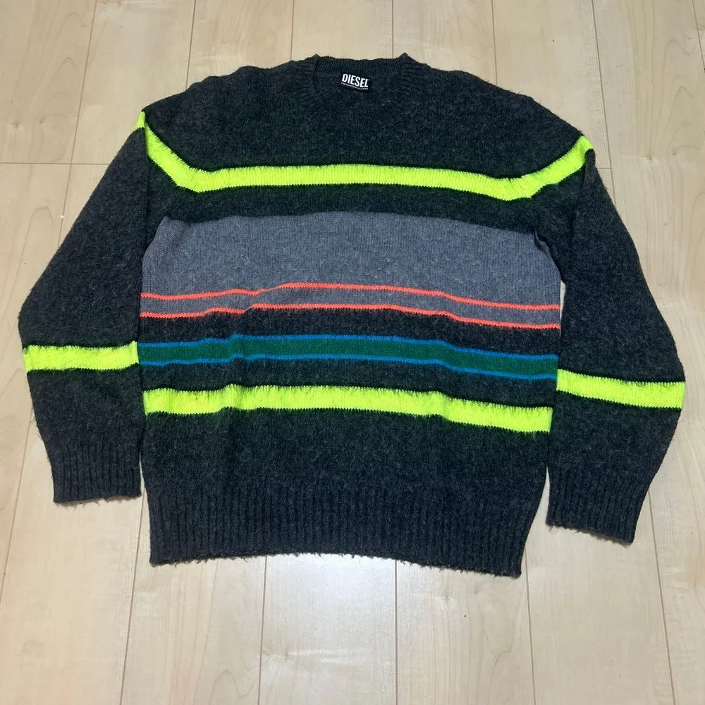 灰色 黄 ボーダー ニット DIESEL