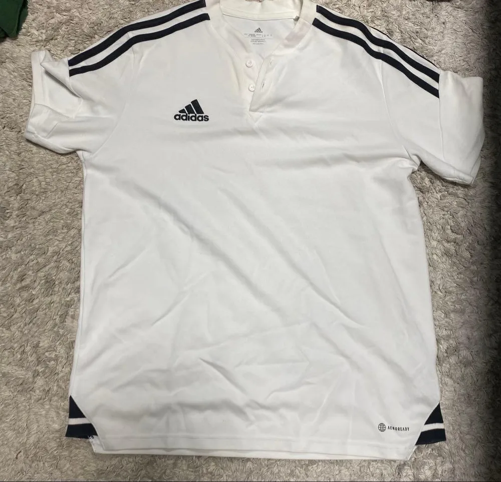 adidasポロシャツ