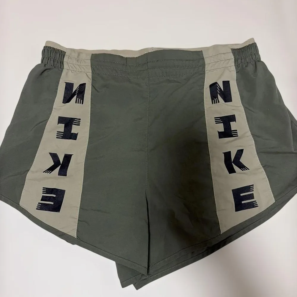NIKE ショートパンツ カーキ M