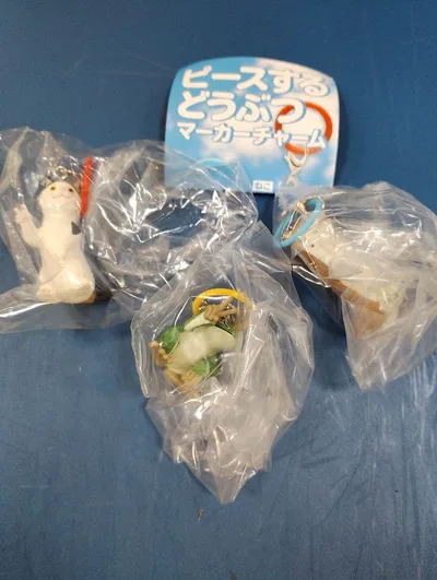 ピースするどうぶつマーカーチャーム ねこいぬかえる めじるしアクセサリー