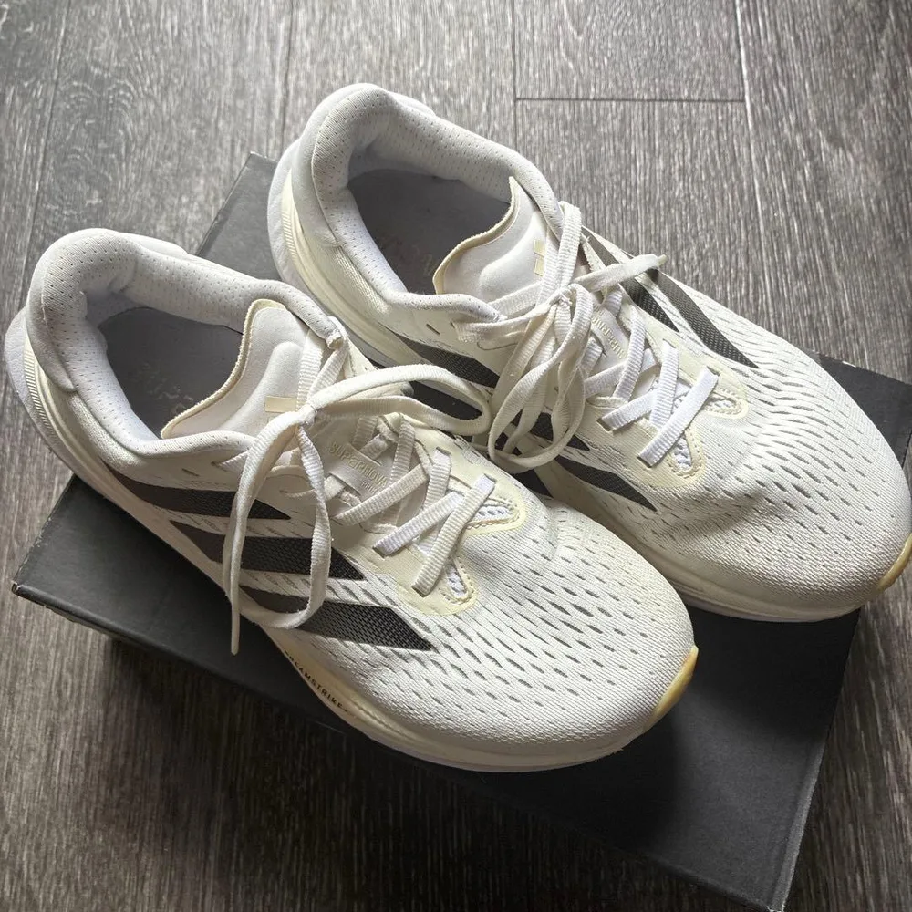 adidas SUPERNOVA PRIMA M26.0cm おまけ 付き。