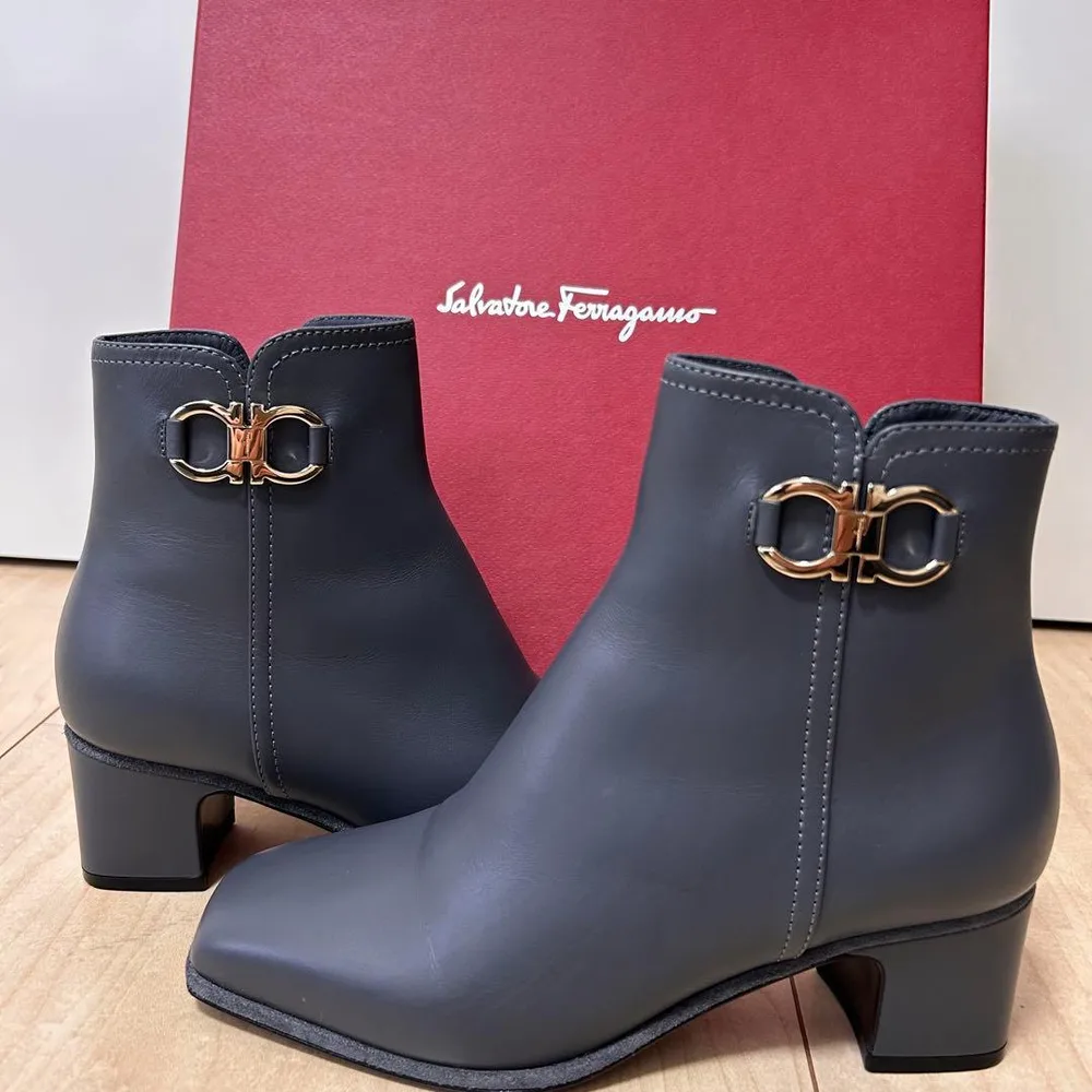 早い者勝ち フェラガモ SalvatoreFerragamo ブーツ 22.5㎝