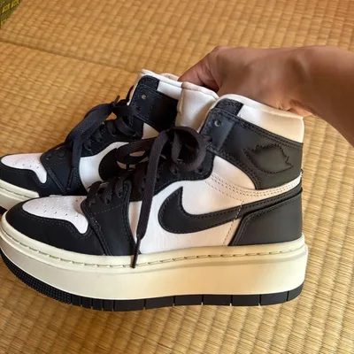 Nike Air Jordan 1 ยกระดับสูง
