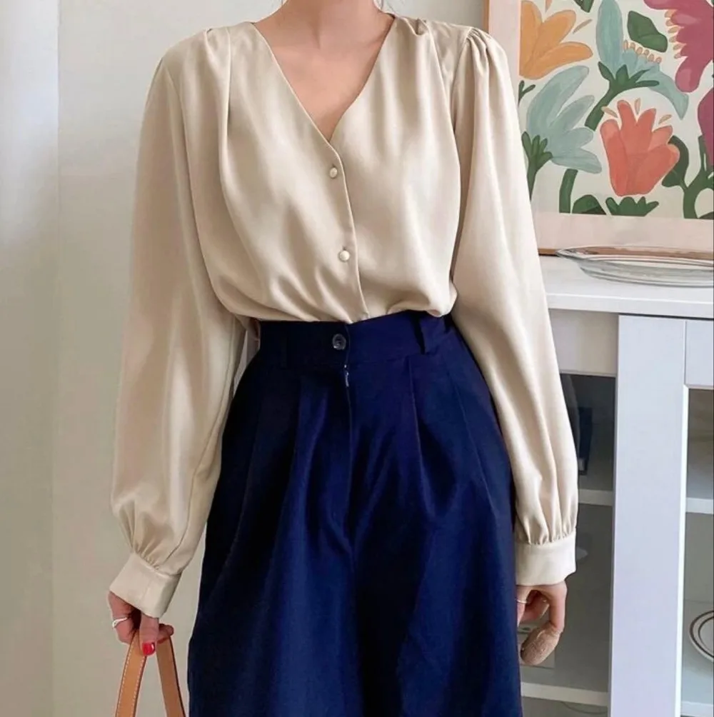 SHEIN DAZY ビショップスリーブボタンアップブラウス Vネック