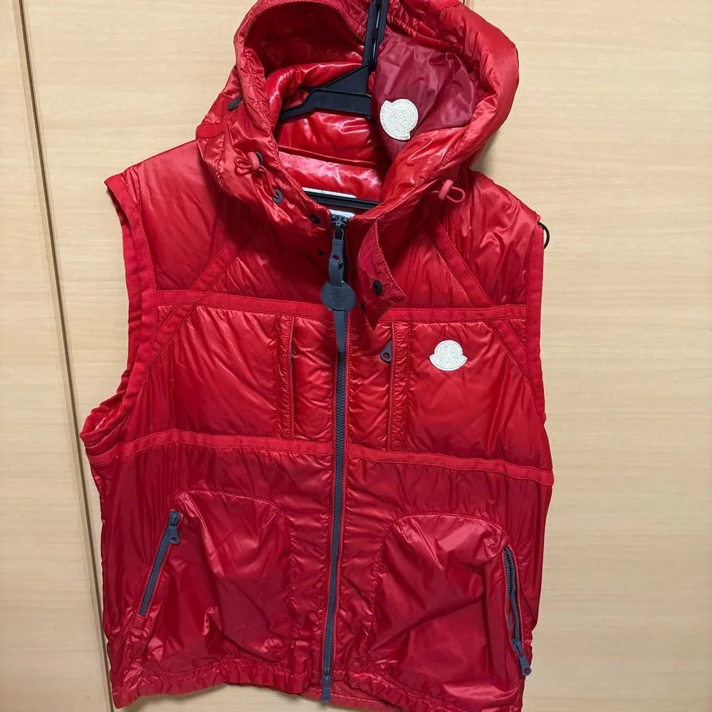 MONCLERダウンベスト01