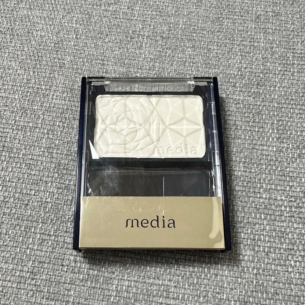 media メディア ブライトアップチークN WT-01