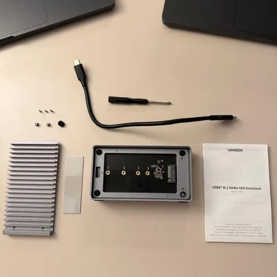 UGREEN USB4 40Gbps M.2 SSDケース ほぼ未使用