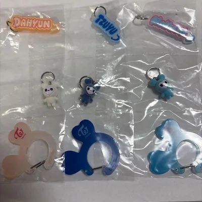 TWICE LOVELYS アクリルカラビナ フロッキーマスコット ガチャ
