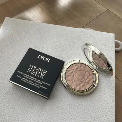 Dior ディオールスキン フォーエヴァー グロウ ルミナイザー 03