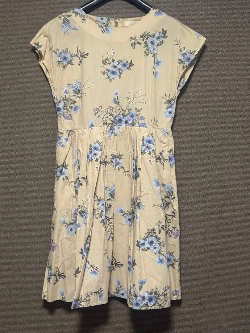 Te chichi 花柄 フレンチスリーブ ひざ丈ワンピース