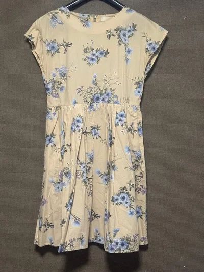 Te chichi 花柄 フレンチスリーブ ひざ丈ワンピース
