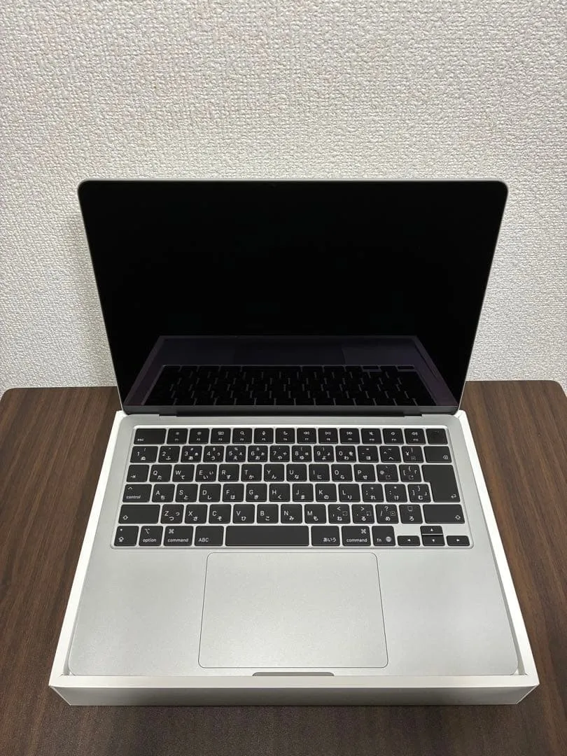 【美品】MacBook Air 13型M4チップ 16GB 256GB シルバー