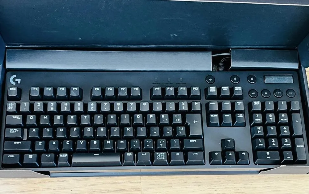 ゲーミングキーボード Logicool G610 青軸