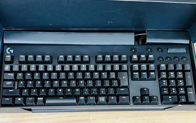 ゲーミングキーボード Logicool G610 青軸