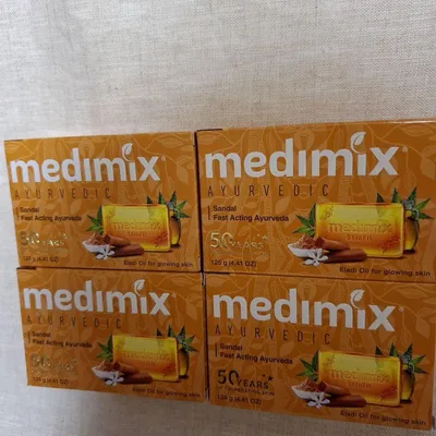 Medimix Ayurvedic Sandal Soap 4個セット