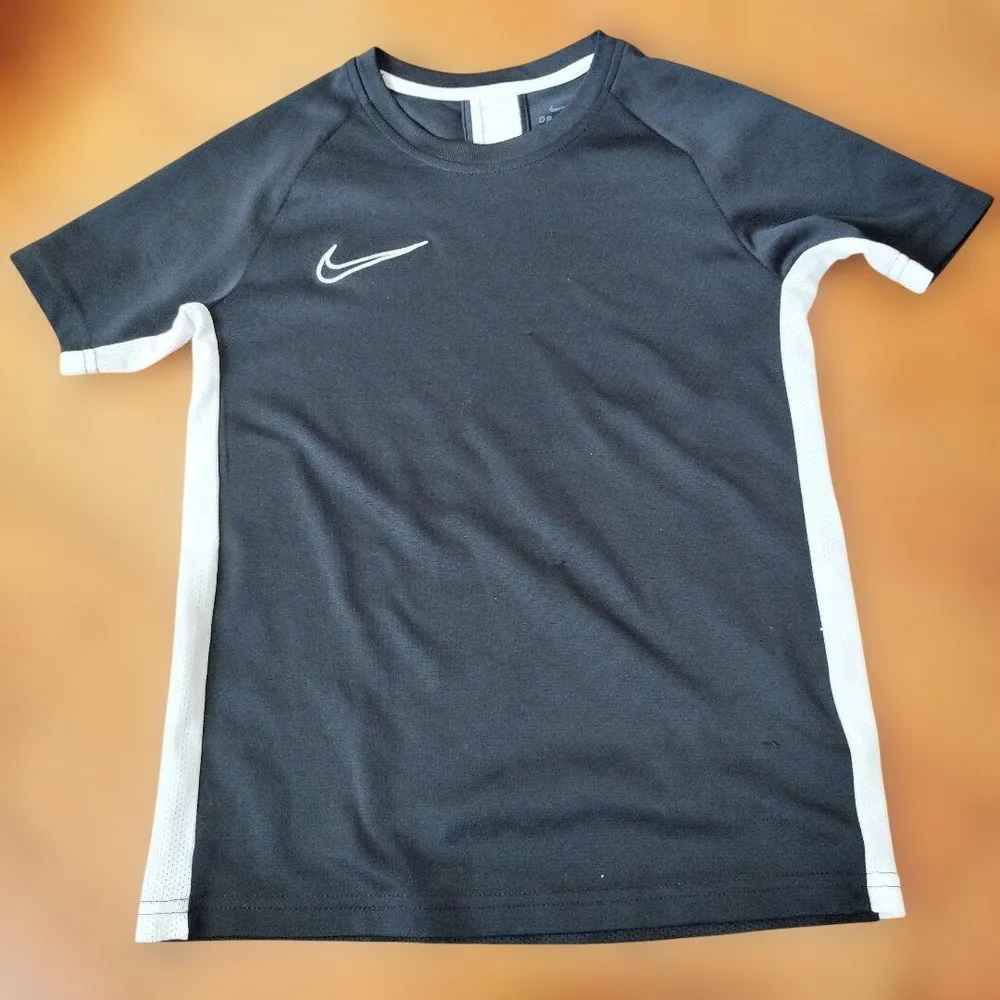 NIKE キッズ 半袖Tシャツ DRI-FIT ブラック