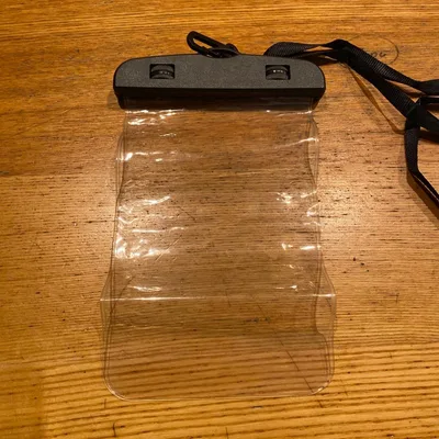 スマートフォン用 黒防水ケース ストラップ付