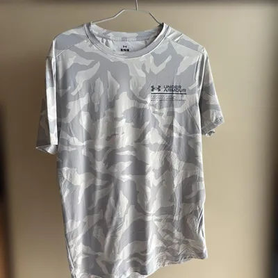 UNDER ARMOUR カモフラ柄 Tシャツ M