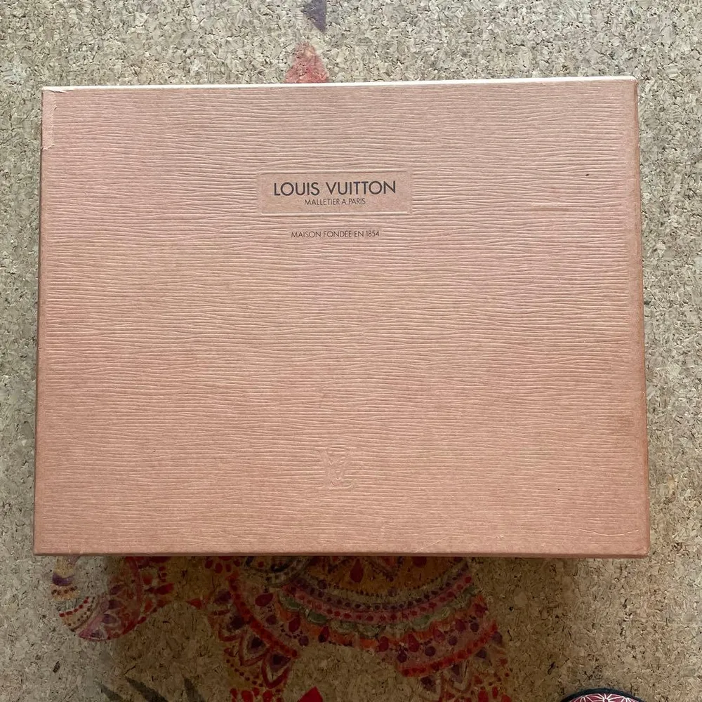 LOIUS VUITTON box only