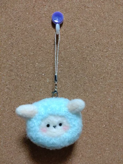 可愛らしいひつじさんのキーホルダー(ハンドメイド品)