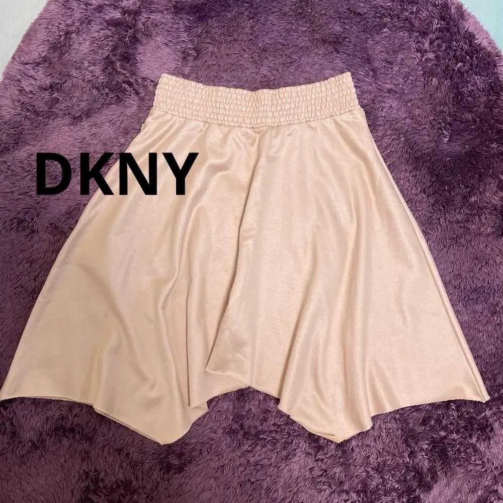 DKNY ベージュピンク イレギュラーフレアスカート Sサイズ