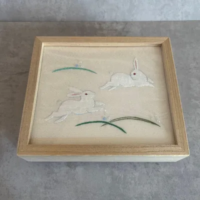 桐の小箱 うさぎの刺繍