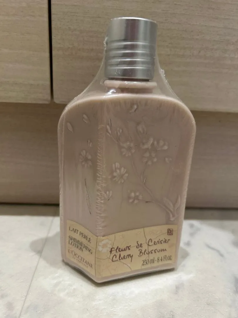 ロクシタン チェリーブロッサム シマーリングボディミルク 250ml