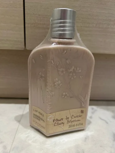 ロクシタン チェリーブロッサム シマーリングボディミルク 250ml