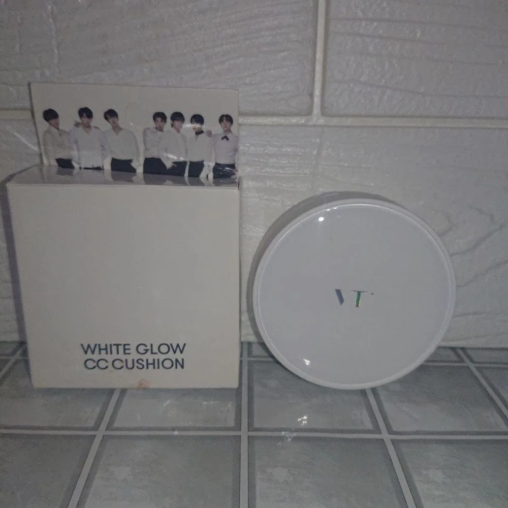 VT WHITE GLOW CC CUSHION クッションファンデ