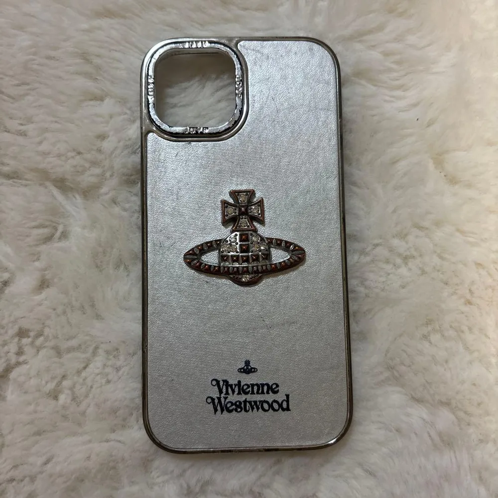 Vivienne Westwood iPhone15ケース