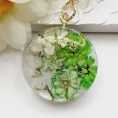 レジンネックレス ハンドメイド グリーンミニ薔薇 グリーンマトリカリア