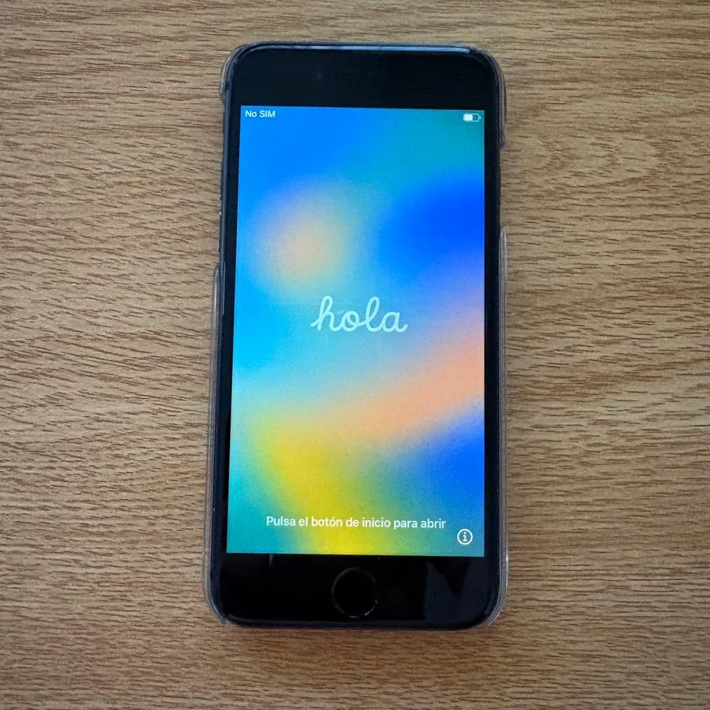 Apple iPhone 8 ブラック 本体
