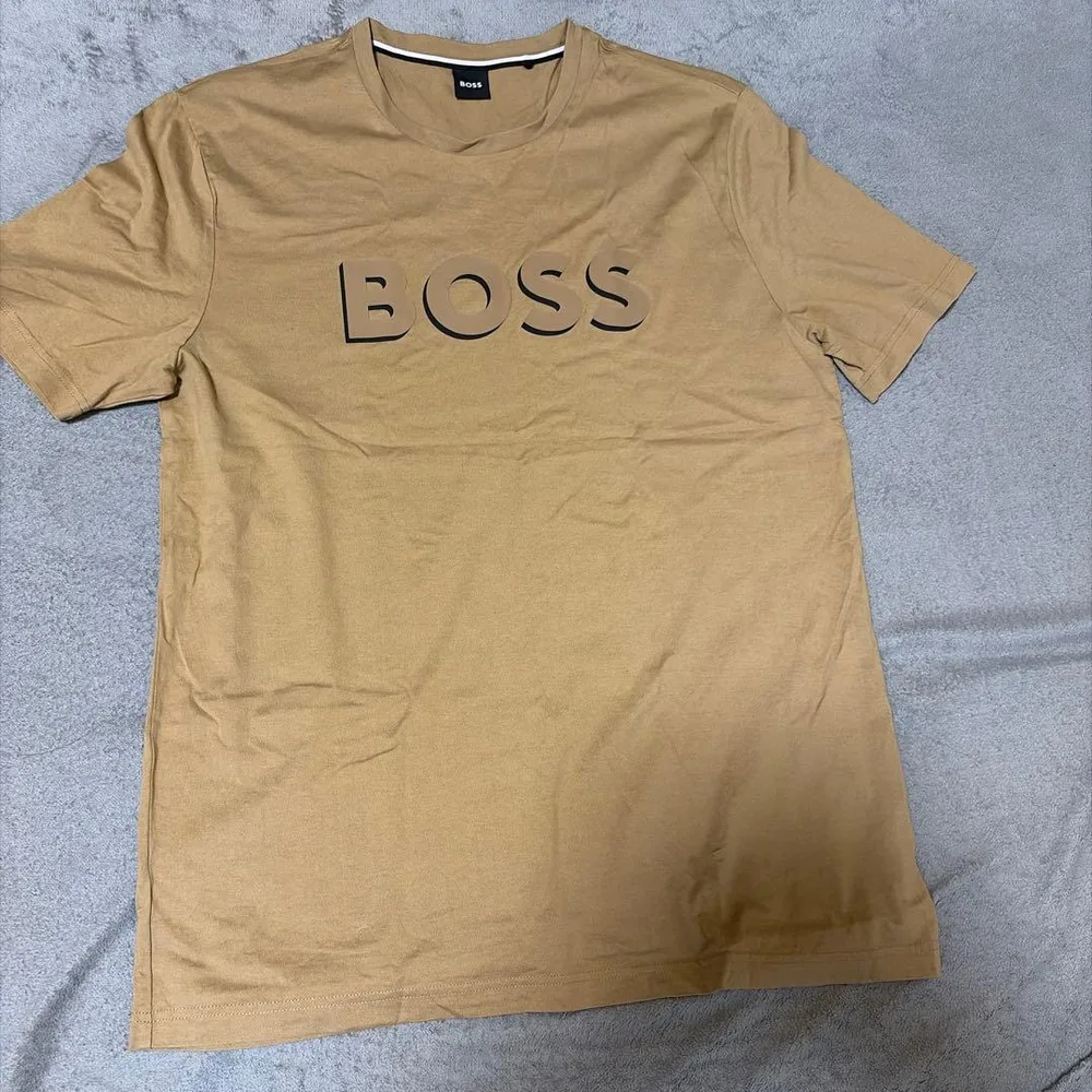 BOSS Tシャツ ベージュ