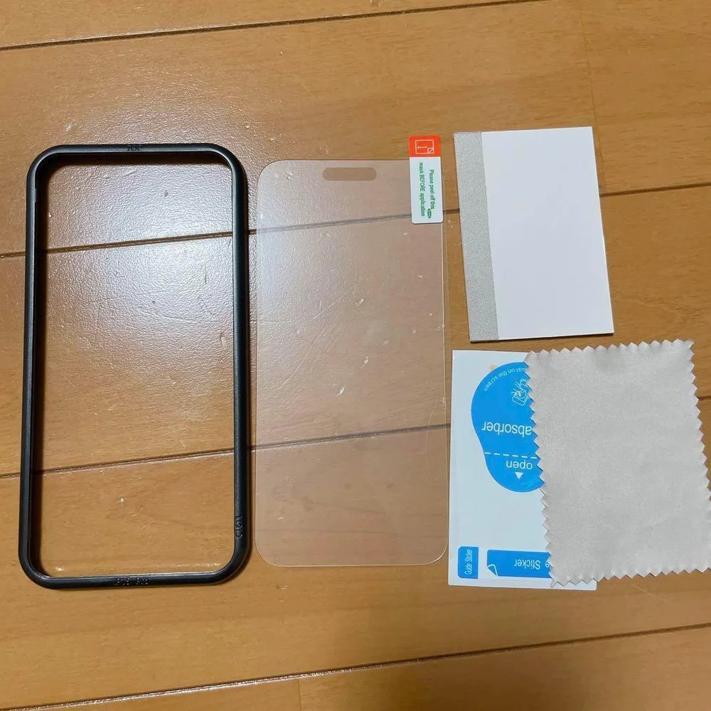 割れあり! iPhone 15 Pro ガラスフィルム ガイド枠付き