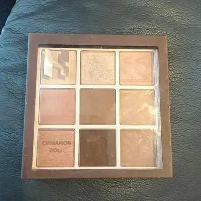 HOLIKA HOLIKA アイシャドウパレット シナモンロール