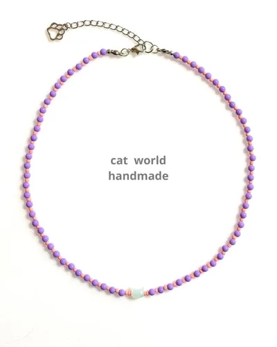 《軽量ビーズネックレス》パステルパープル×ピンク チャーム付 ハンドメイド 猫