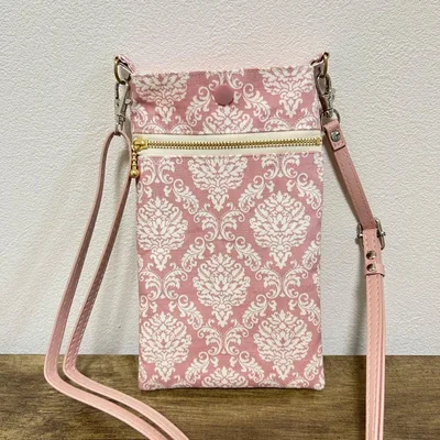 ハンドメイド ダマスク柄(ピンク色)のスマホショルダーバッグ