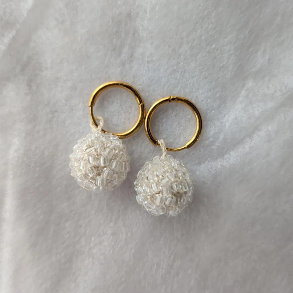 ビーズボール フープピアス ホワイト ゴールド