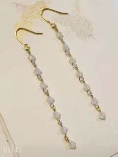 ホワイトオパールスワロフスキーのロングピアス