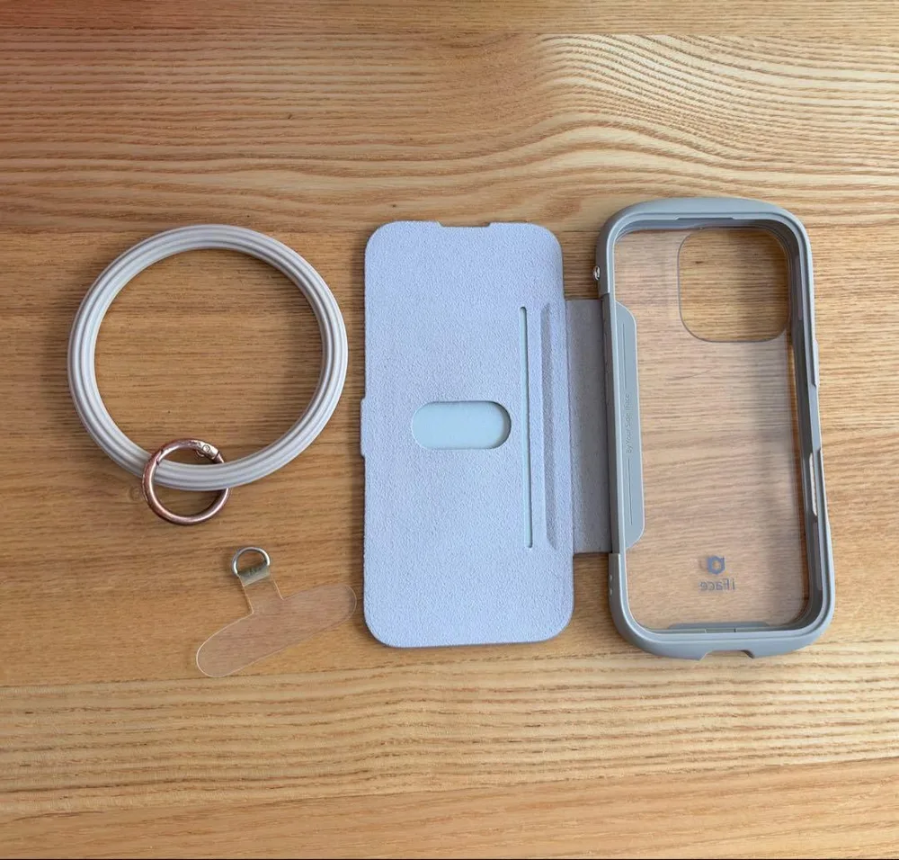 iPhone16Pro iFace Reflection 手帳型、ストラップ付き
