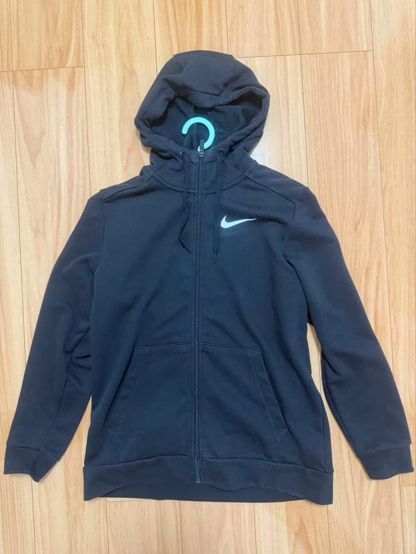 【NIKE】ブラック ジップアップパーカー