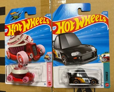 Hot Wheels 2台 '94 SUPRA•トレジャーハント カップケーキ