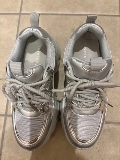 รองเท้าผ้าใบแพลตฟอร์ม LOWRYS FARM สีเงิน