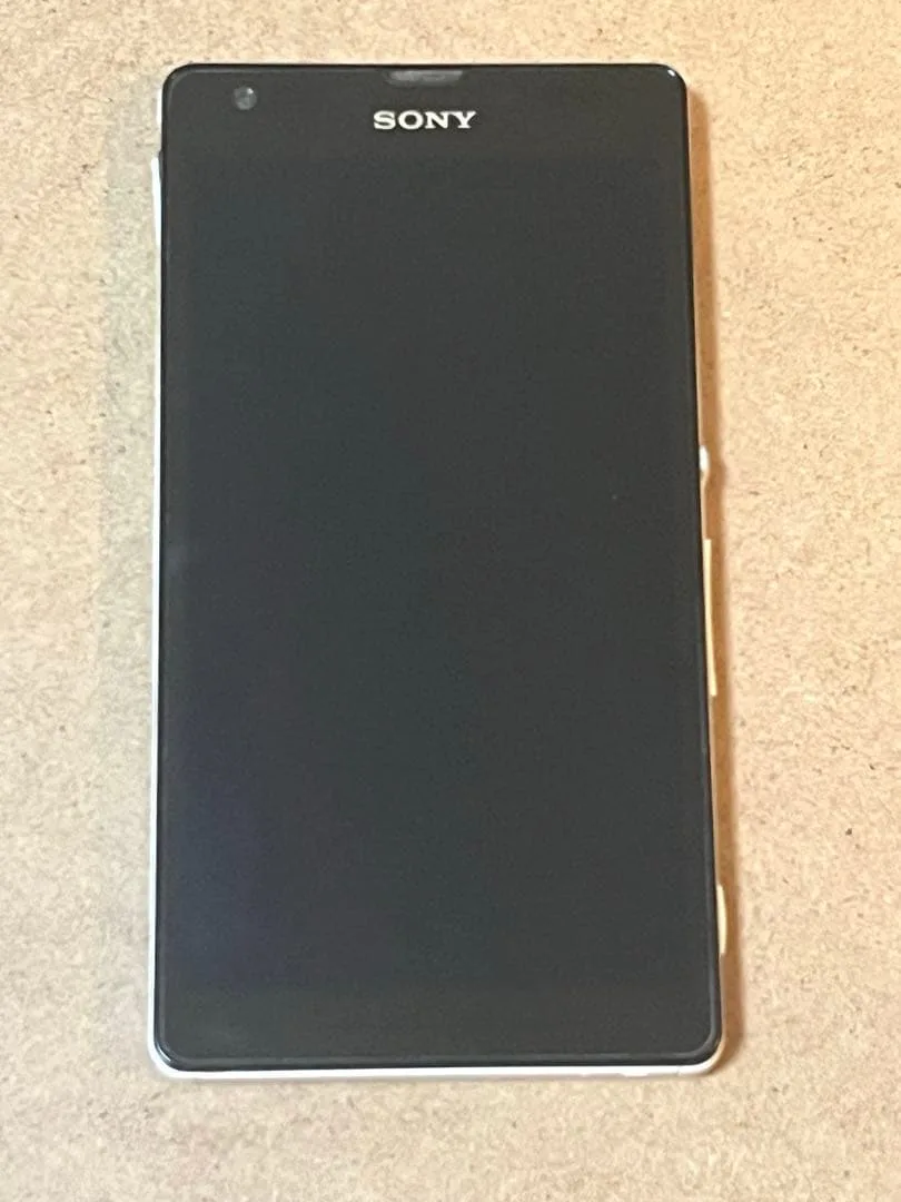 SONY Xperia UL SOL22 ホワイト au 初期化・動作確認済み