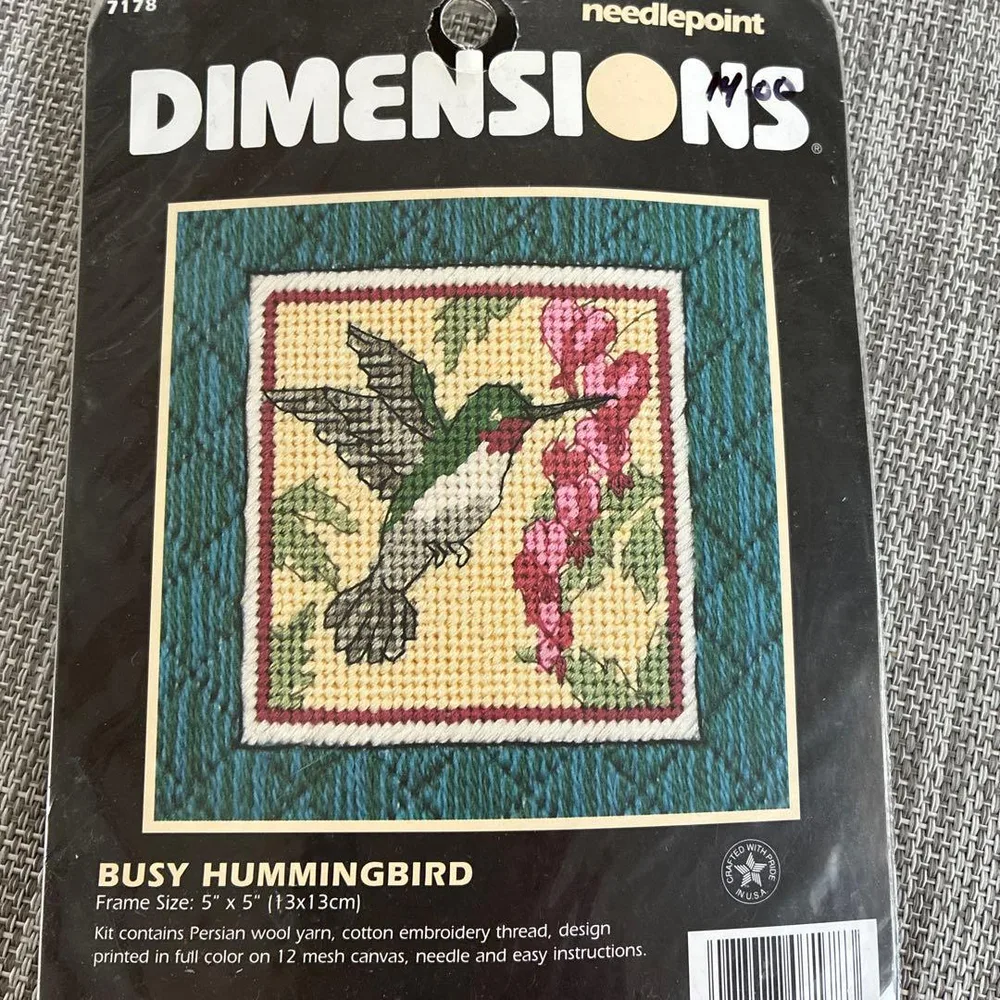 Dimensions ニードルポイントキット Busy Hummingbird
