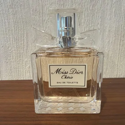 Miss Dior Chérie オードトワレ 50ml