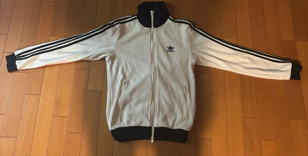 adidas ワッフル トラックジャケット ホワイト ブラック クリーム